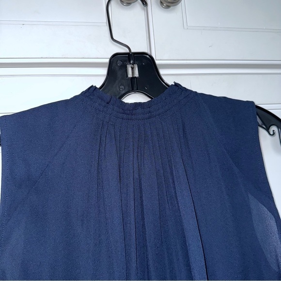 New! Banana Republic Navy Pleated Neck Blouse Sleeveless Career Medium - Picture 7 of 11